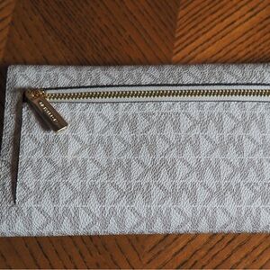Michael Kors jetset travel large trifold wallet